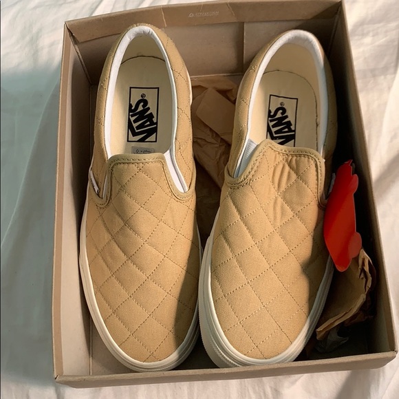 vans quilted slip on